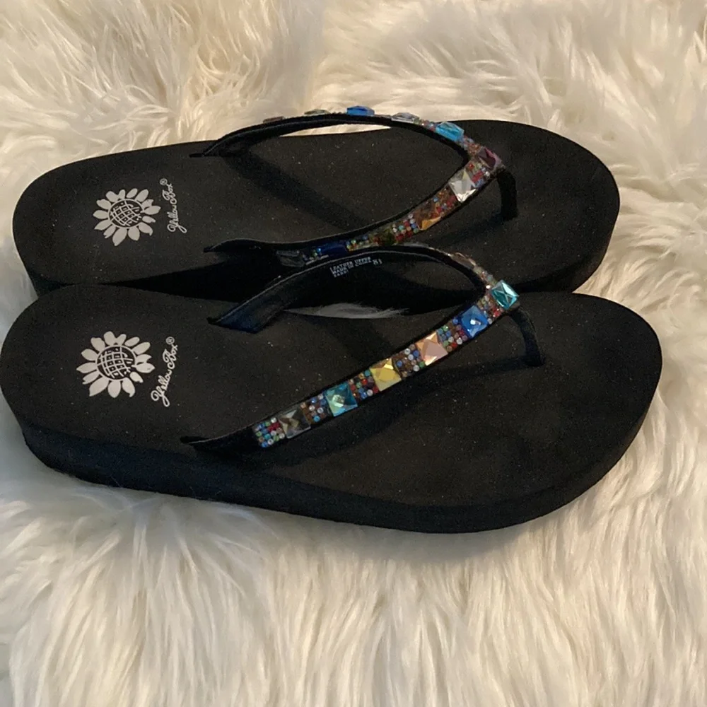 Black w/ multicolor jewels Yellow Box flip flops, like new, sz. 8 1/2. $29 - Picture 3 of 12